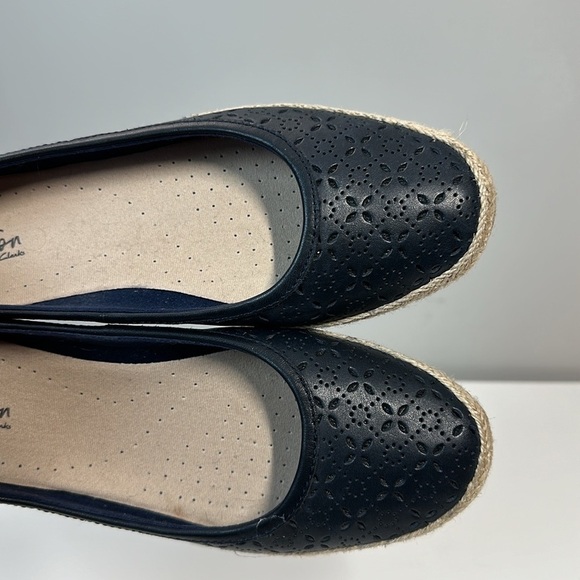 Clarks Collection Perforated Slip On Flats Danelly Art Navy Size 8W - Picture 12 of 14